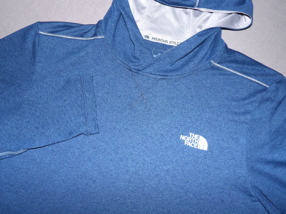 The North Face Flash Dry Long Sleeved Performance Hoodie T-Shirt Men's Medium