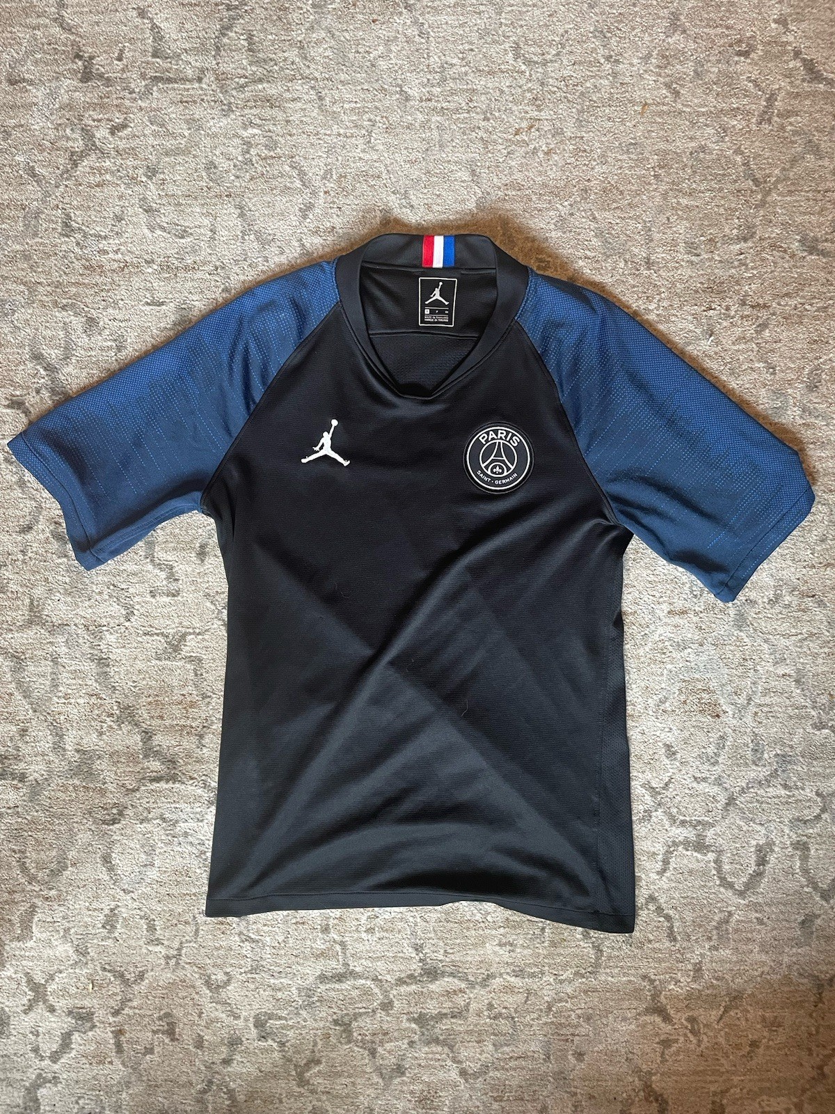 Nike Air Jordan X PSG jersey Size Small. Great Condition! gallery