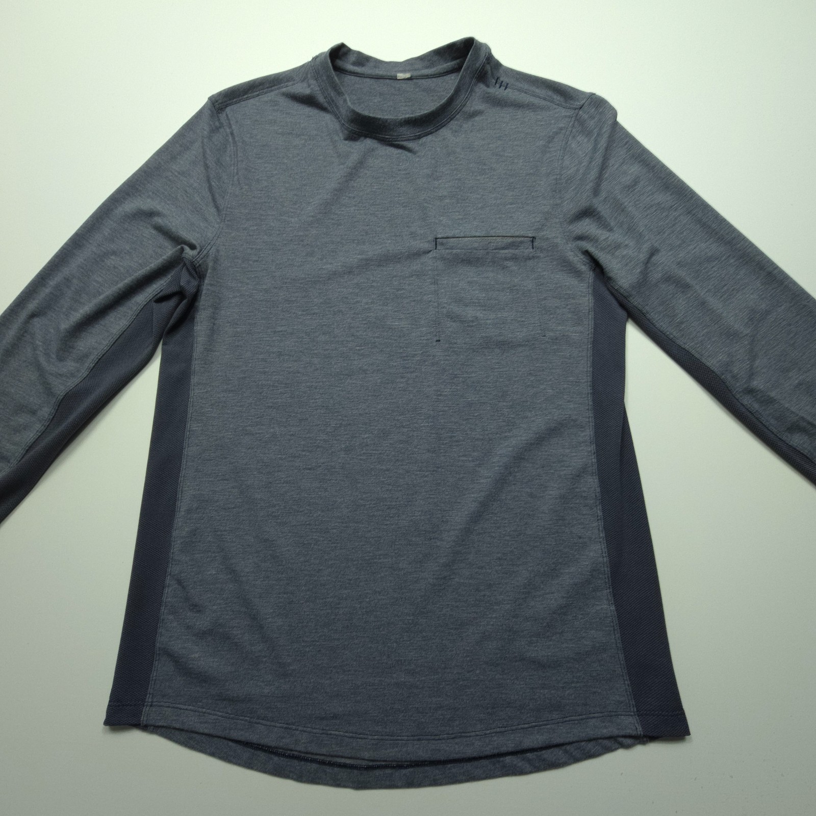 Lululemon Mens Shirt Small Gray Basic Long Sleeve Gym Pocket Tee Performance S gallery
