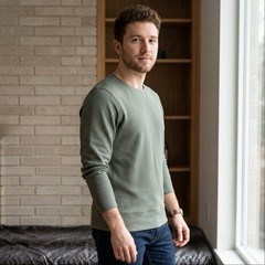Mens medium Lululemon Engineered Warmth Long Sleeve Crewneck -dark green