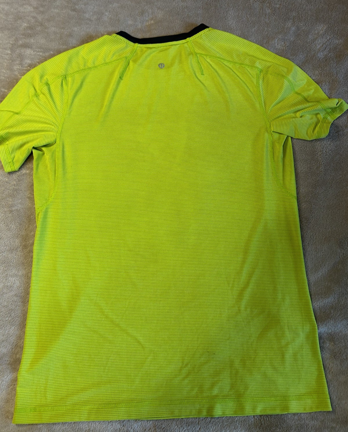 B18. Lululemon Mens Short Sleeve Lime Green M/L Cross Training, Gym gallery