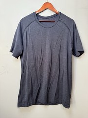 Lululemon Metal Vent Tech 2.0 SS Shirt in Navy Blue/Black Heather. Men’s Large.