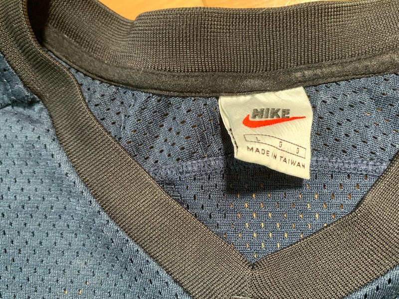 NIKE Navy Color V-Neck Activewear Pullover Short Sleeve Sz Large Men gallery