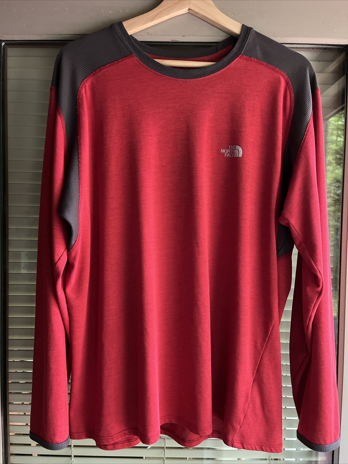 The North Face Shirt Men Large Red Gray Vaporwick Long Sleeve Base Layer gallery