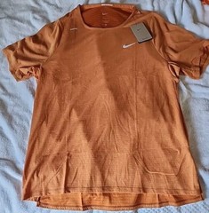 Nike Mens Drifit Rise 365 Running Top. Sz. Lrg. Retail $55. Burnt Orange Color.