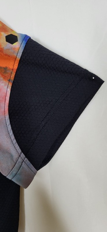 Under Armour Rush 2.0 Celliant Paint Splattet Active Gym Shirt Mens Small gallery