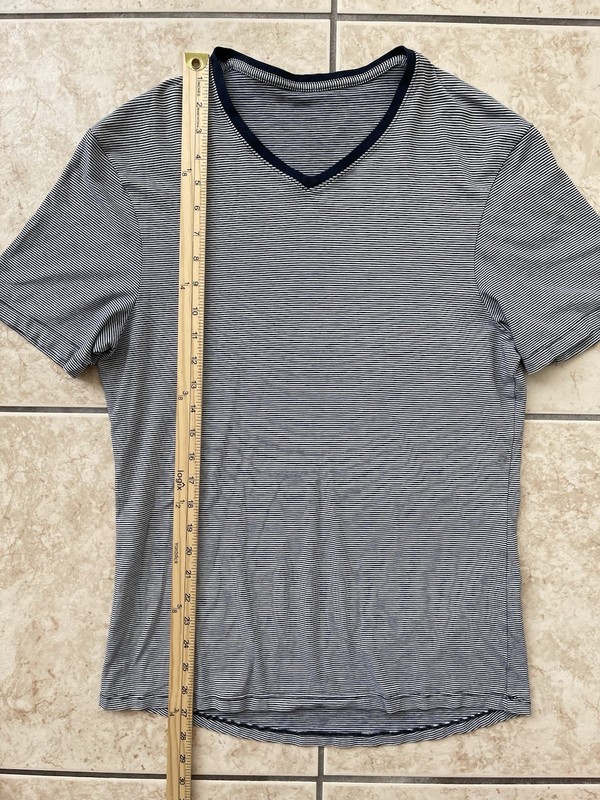 Lululemon Basic V-Neck Men’s Short Sleeve Dark Medium Stripe Classic Run T-Shirt gallery