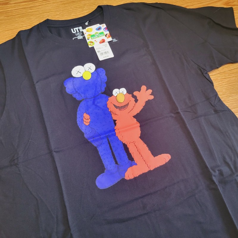KAWS X UNIQLO X SESAME STREET BFF ELMO T-SHIRT MEN’S SIZE XL BLACK SS18 NWT gallery