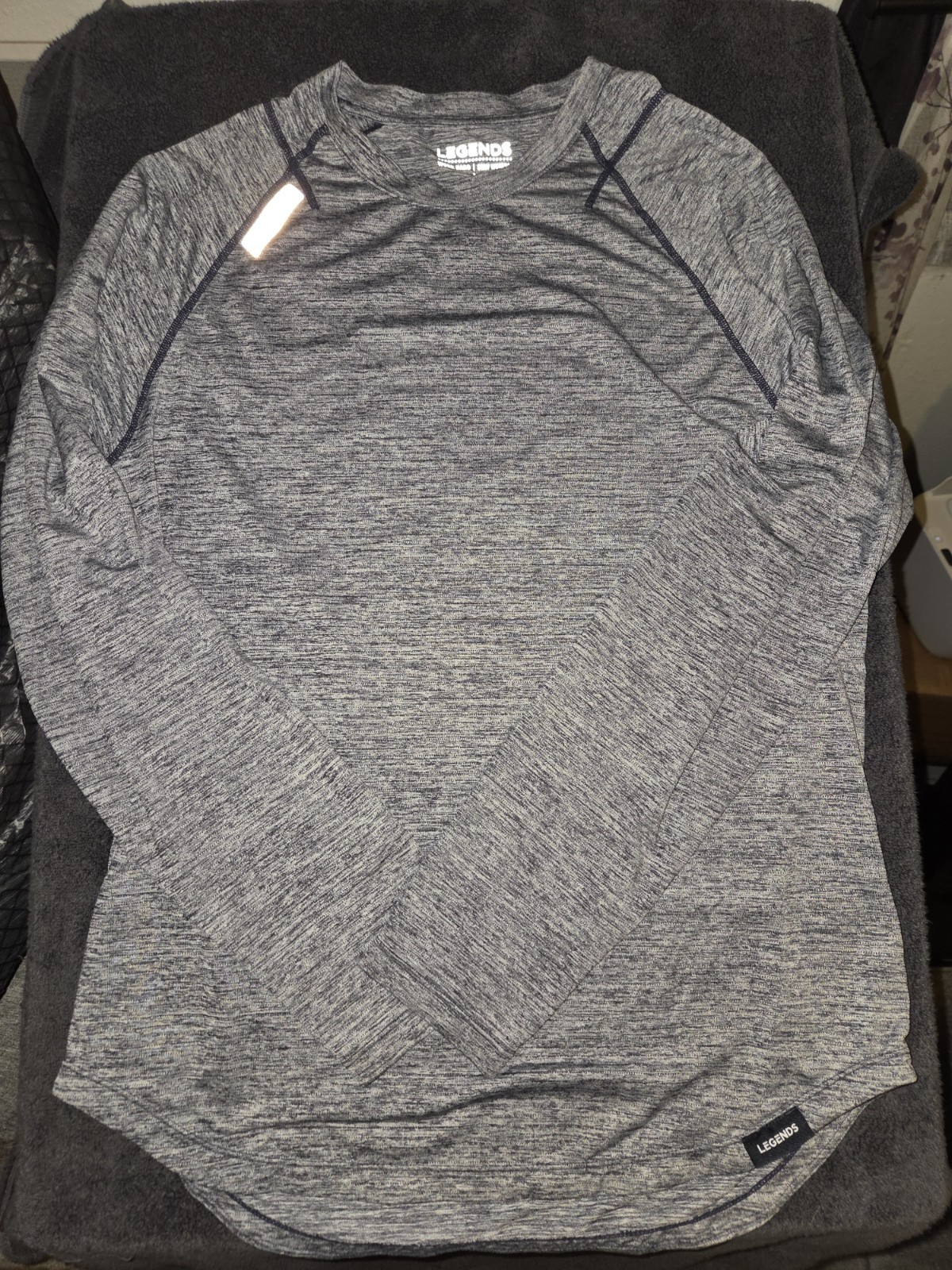 Mens Large Legends Long Sleeve Athletic Shirt In Grey. Great Condition (GB7) gallery