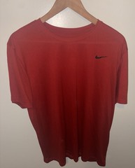 NIKE MENS ACTIVE WEAR DRI-FIT RED SHORT SLEEVE SHIRT SIZE XL