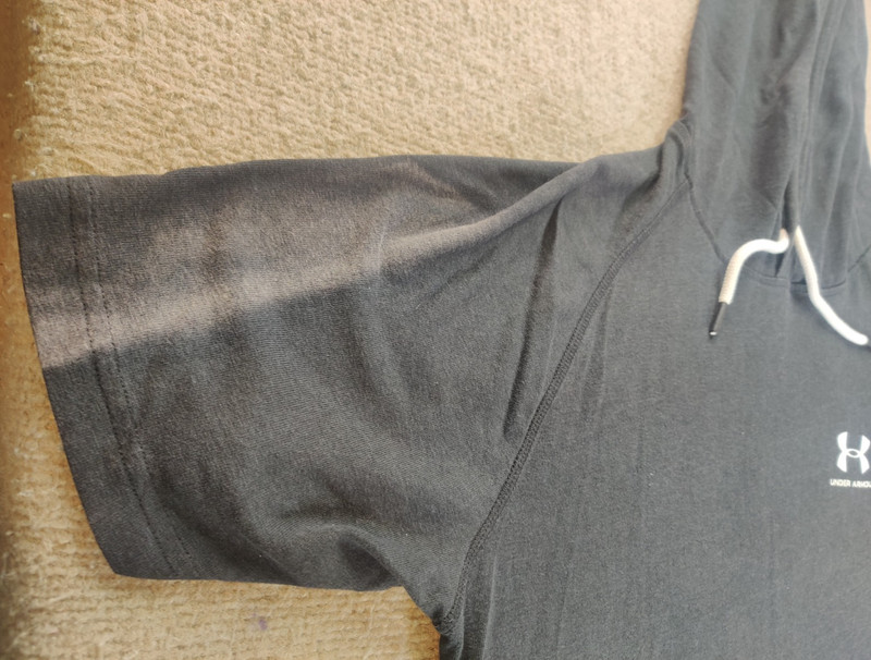 Under Armour Hooded Shirt Men M Black Short Sleeve Athletic Gym Bodybuilding gallery