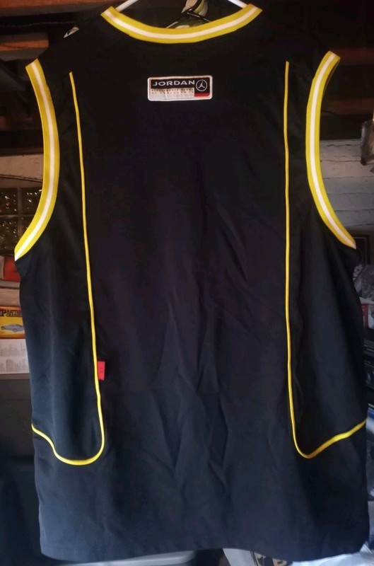 Vintage Jordan 90s Y2k Yellow/Black Tank Top Basketball Jersey Men's Size Large gallery