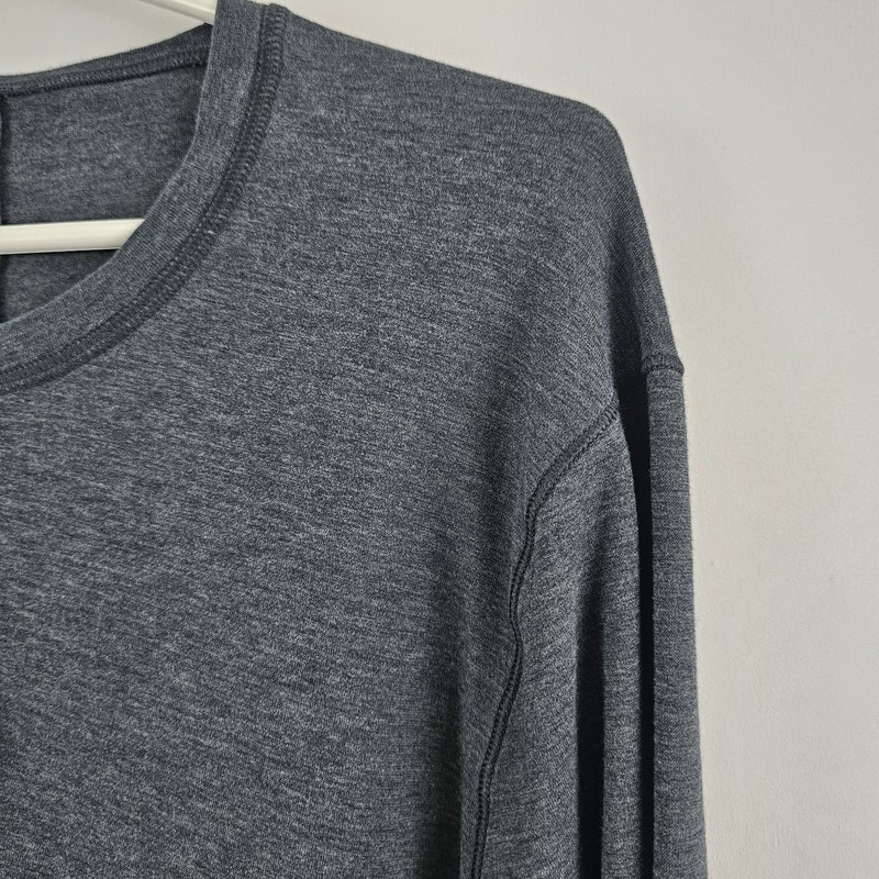 Lululemon Activewear Henley Tee Men's Dark Gray Stretch T-Shirt Medium gallery