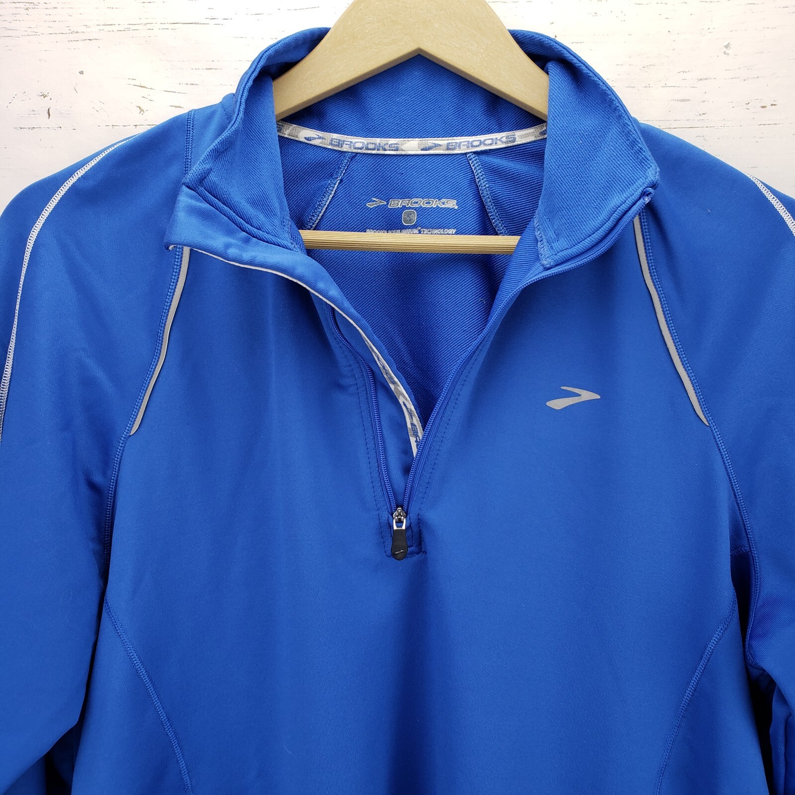 Brooks Quarter Zip Sweatshirt Pour It on Running Thumb Holes Men's Size Small gallery