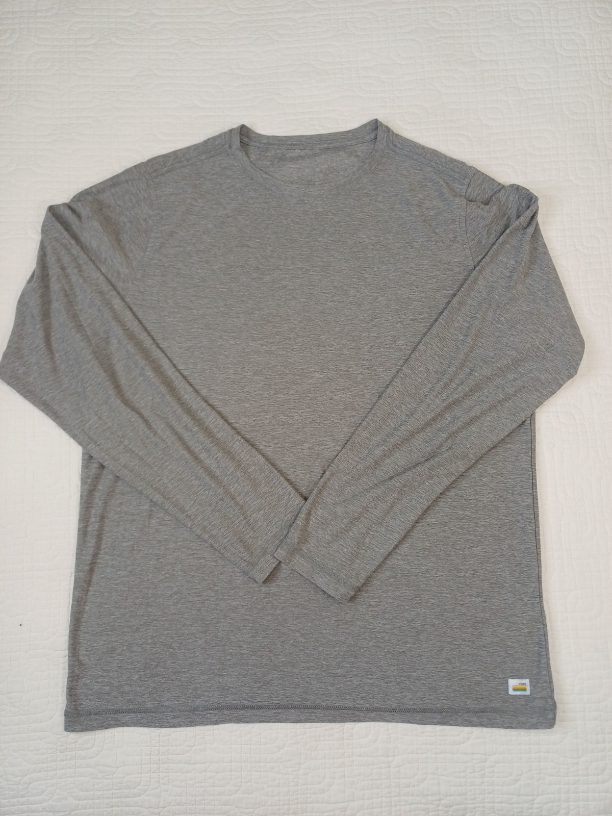 Vuori Strato Tech Crew Neck Long Sleeve Gray T Shirt Men's M/Large V178 EUC gallery