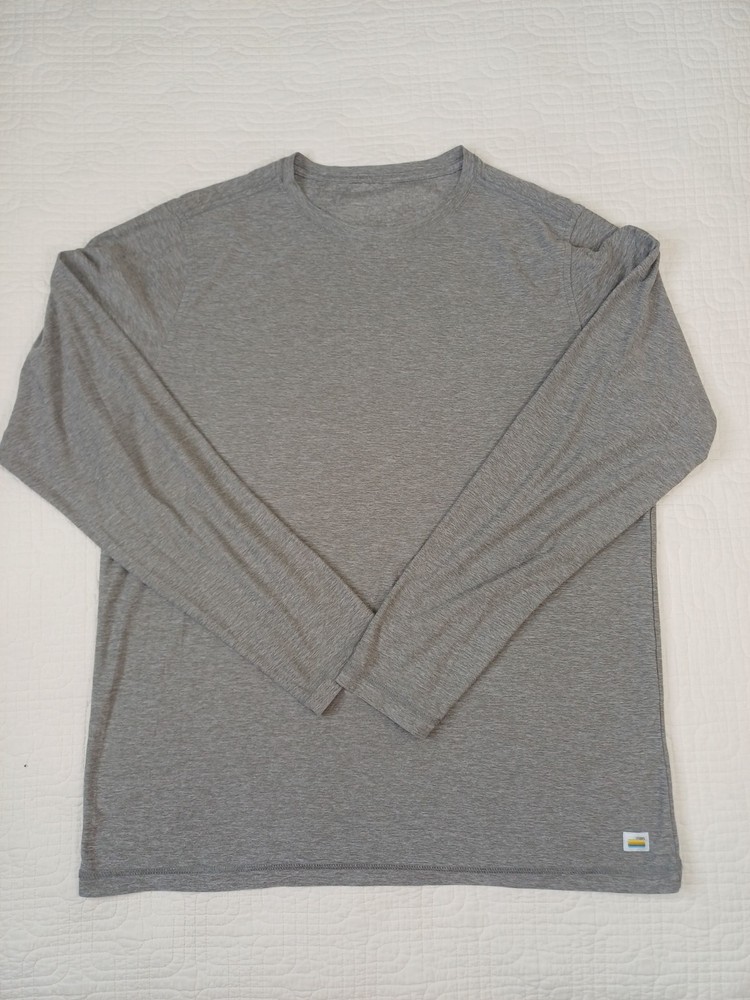 Vuori Strato Tech Crew Neck Long Sleeve Gray T Shirt Men's M/Large V178 EUC