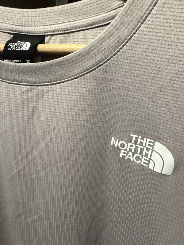 North Face Men’s LIGHTRANGE™ Shadow Short-Sleeve Shirt Moonstone Grey Size XL gallery