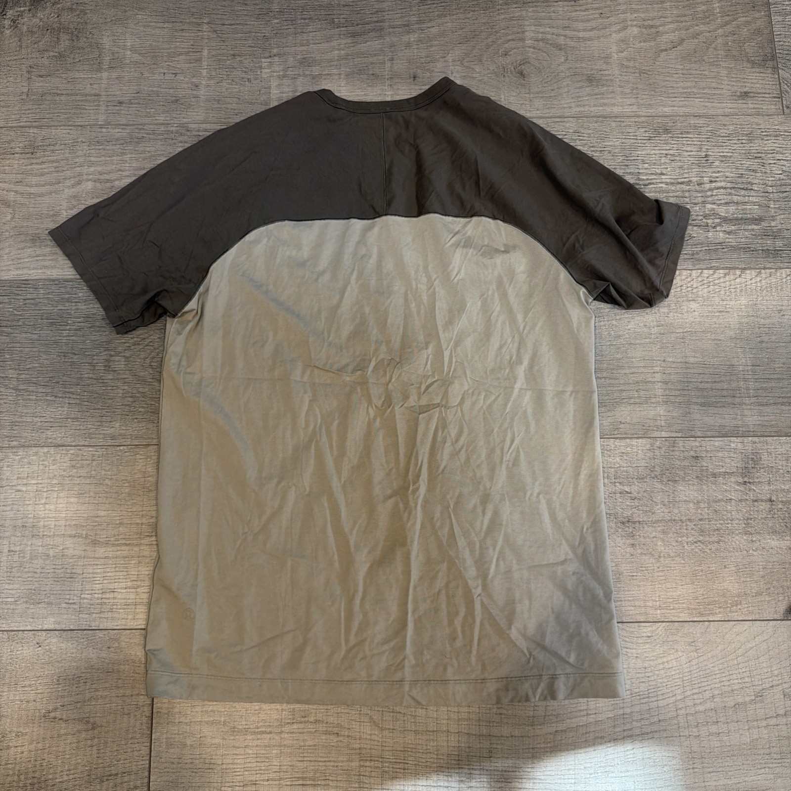 Lululemon Men's Medium T-Shirt Beige And Gray gallery