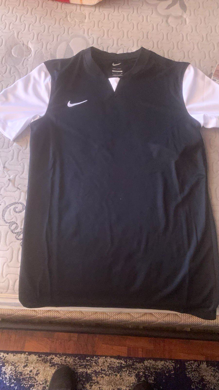 Nike Men's V Neck Short Sleeve Colorblock Lightweight Polyester Gym Tee. Size S gallery