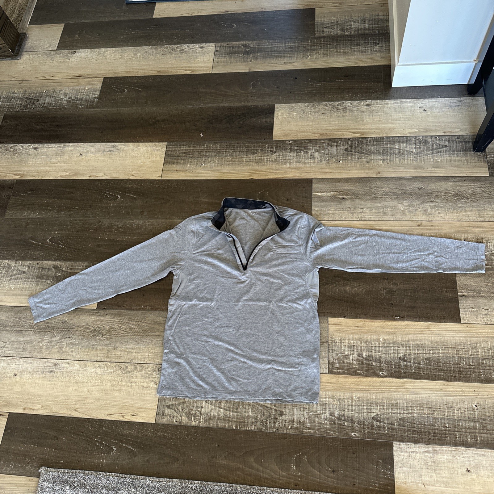 Greyson Men’s Light Grey Heather Guide Sport Quarter Zip. NWT MSRP $128 Medium gallery