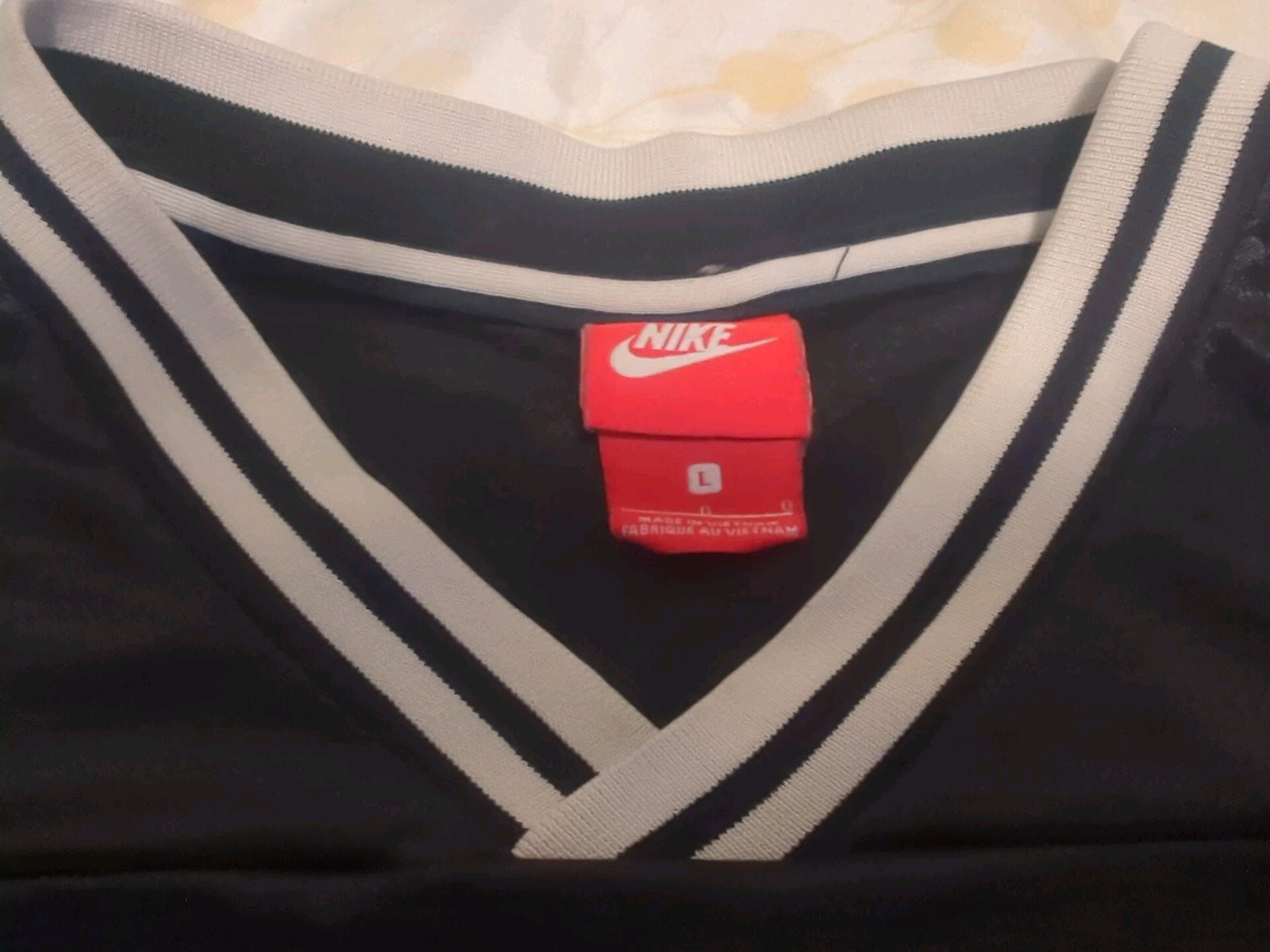 Look - WOW EUC Vintage Nike SPORTSWEAR Shirt TShirt Black SpellOut ON BACK SZ L gallery