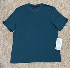 NEW Lululemon Men’s Size Medium Storm Teal Zeroed In Short Sleeve Shirt