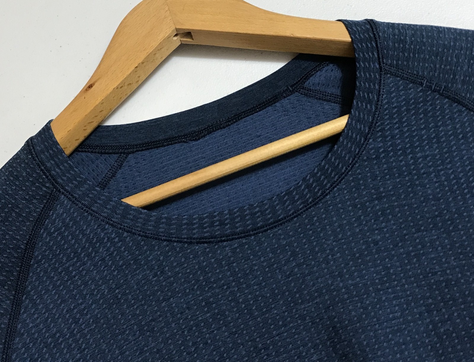 Lululemon Men's Metal Vent Tech Long-Sleeve Shirt Blue Size L gallery