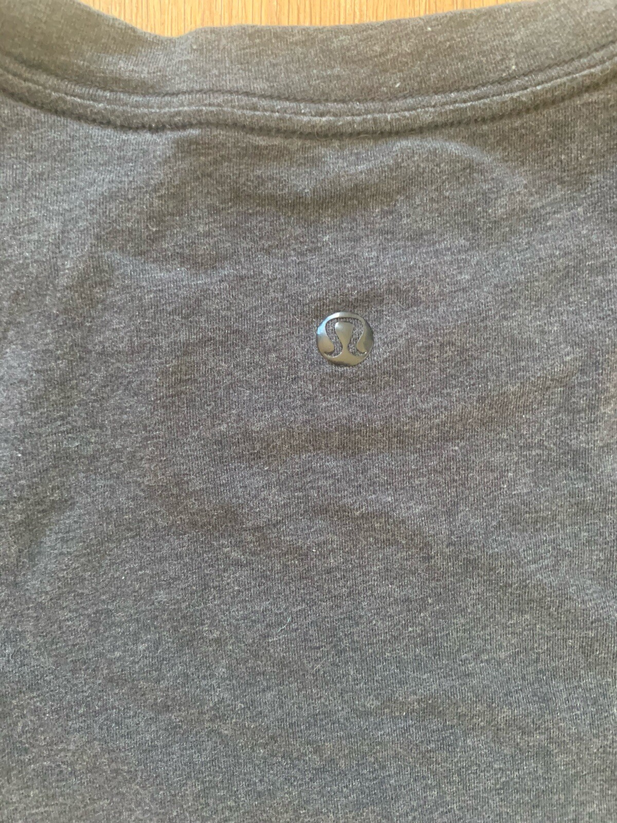 Lululemon 5 Year Basic V Neck T-Shirt Mens Size Medium Grey Tee gallery