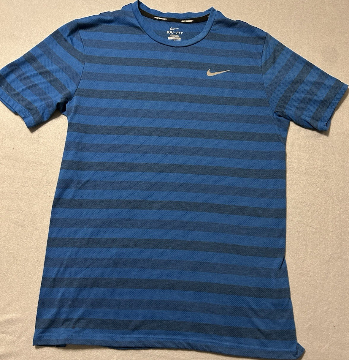 Nike Dri-FIT Men's M Regular Blue Striped Crew Neck Running Tee Pockets gallery
