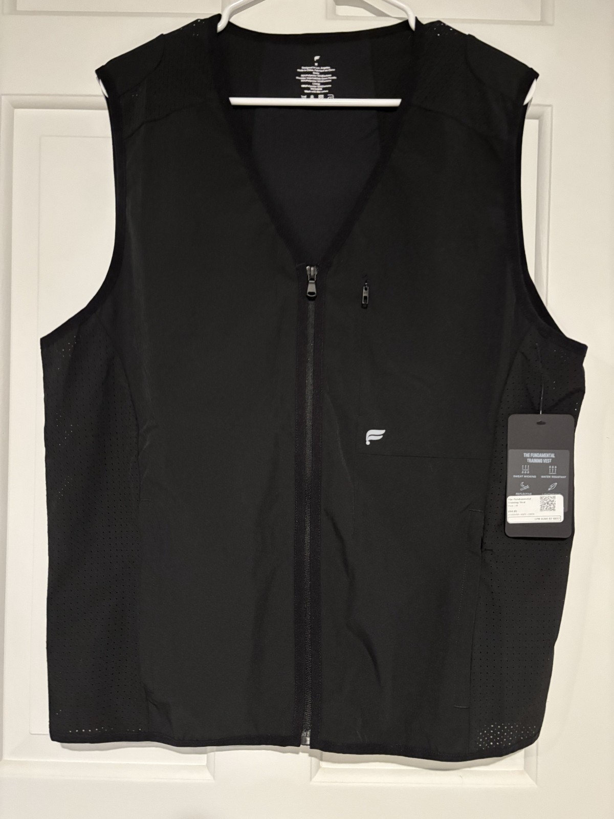 NEW The Fundamental Training Vest Men's Size Medium Sleeveless Lightweight Vest gallery