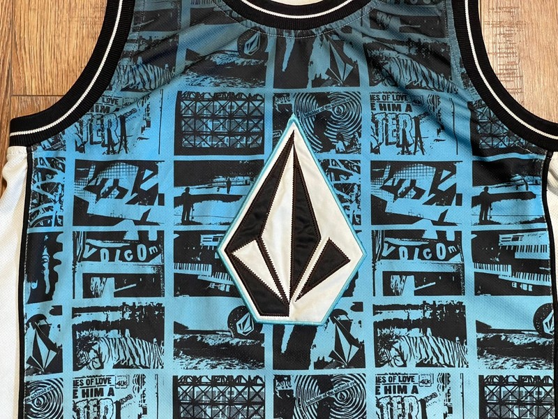 Vintage Volcom Graphic Tank Top Measures Medium Aqua Black White Ombre gallery