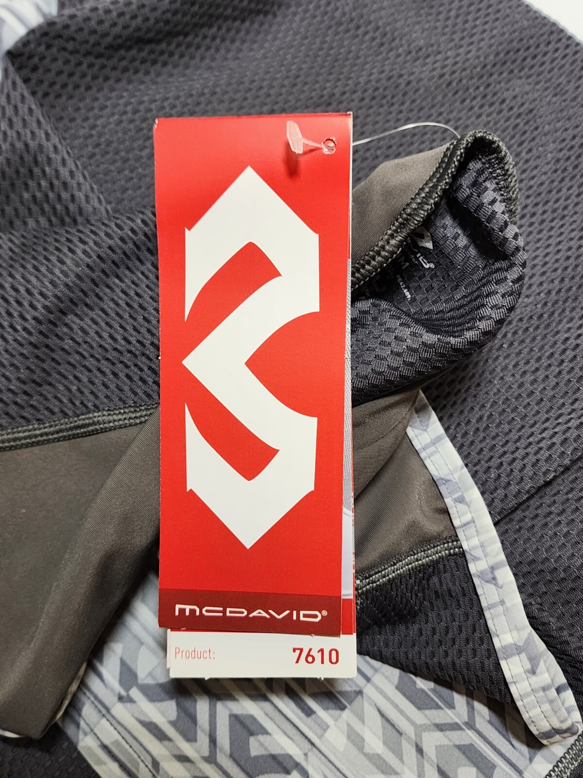 NWT McDavid Hex Compression Sternum Pad Chest Protection Shirt Adult Men Medium gallery
