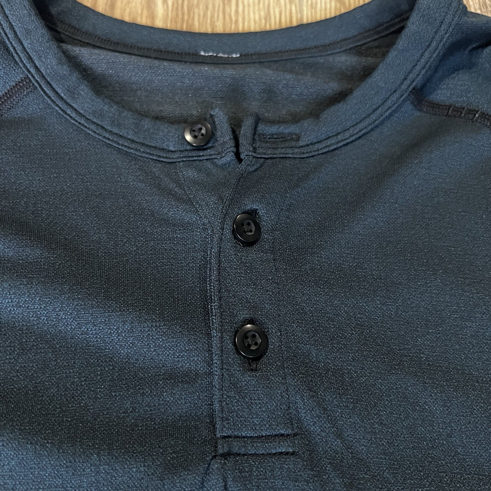 Lululemon Men’s Long sleeve Metal Vent Tech Henley Blue Size S No Tag 3 Button gallery