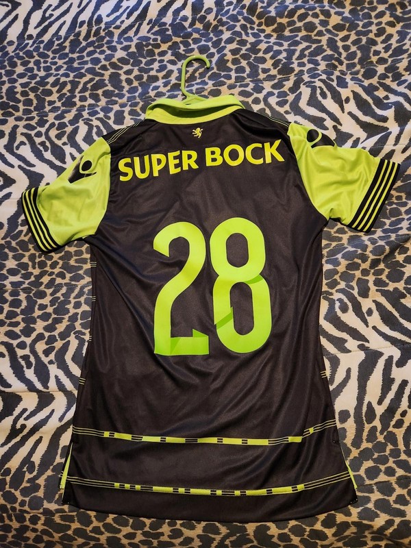 Rare Sporting CP Lisbon 2017/2018 Portugal Away Soccer Jersey Size M gallery