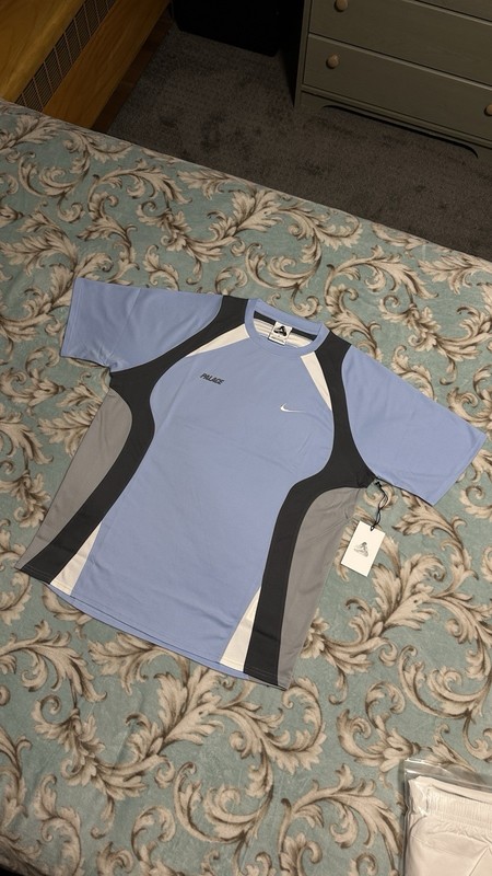 PALACE NIKE JERSEY (SKY BLUE) (MEDIUM) SS26 TRI-FERG STELLA ARTOIS T-SHIRT gallery