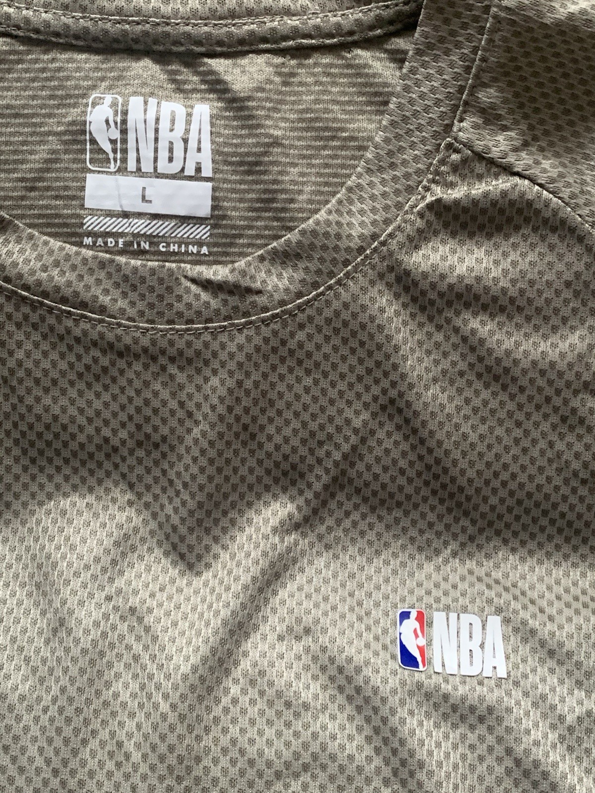 Men’s NBA Logo Short Sleeve Size Large gallery