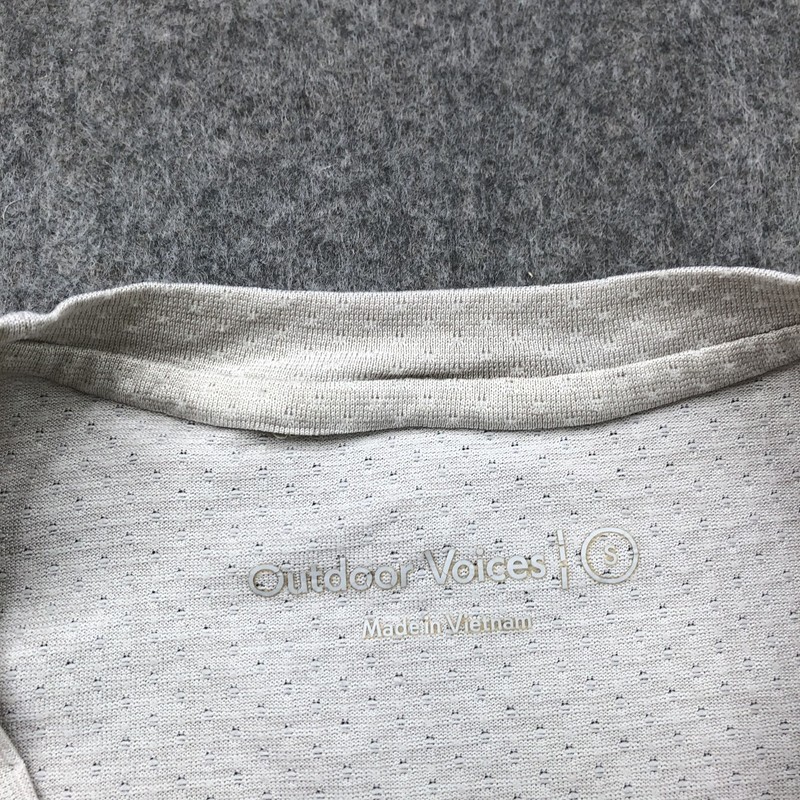 Outdoor Voices Shirt Mens Small Gray Lightweight Athletic Performance Tee S gallery