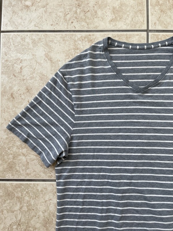Lululemon Basic Tee Men’s Short Sleeve Gray Medium Stripe Classic V-Neck T-Shirt gallery