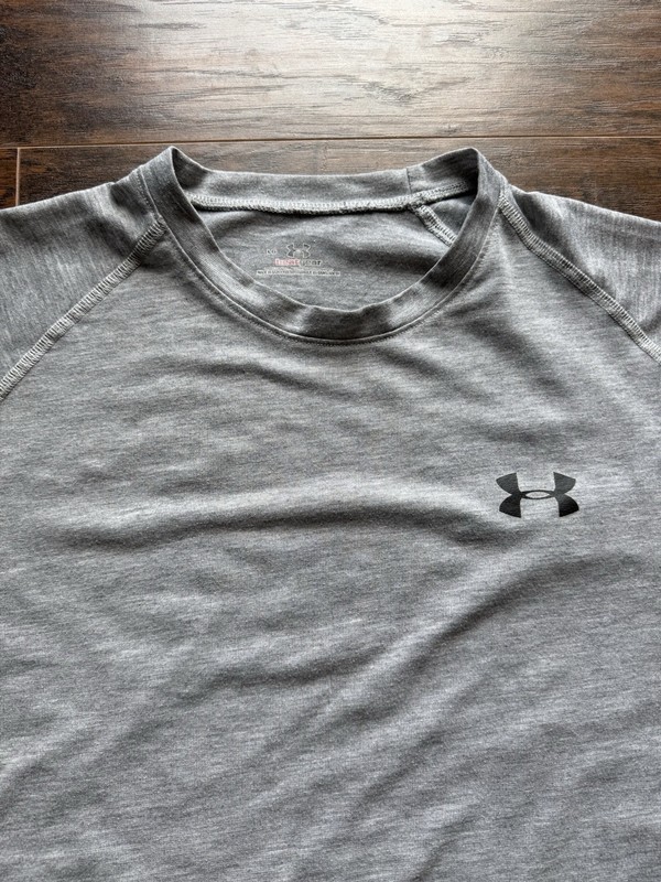 Under Armour HeatGear Gray T Shirt Men’s Large Athletic Gym Logo Tee Comfort gallery