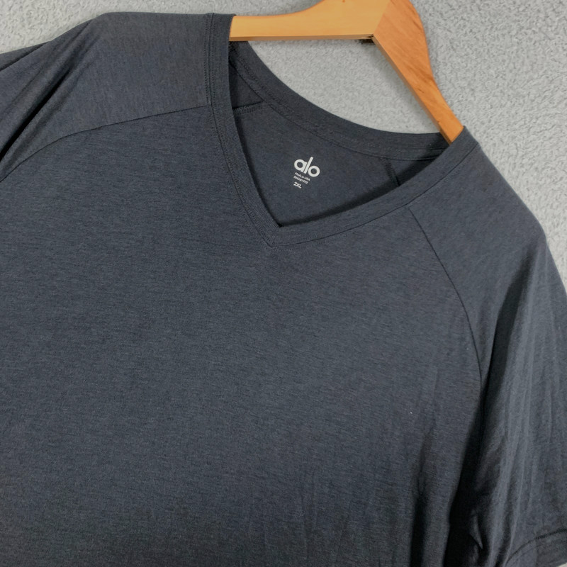 Alo Triumph T-Shirt Men's 2XL XXL Dark Gray Raglan V-Neck Triblend Gym NWT $58 gallery