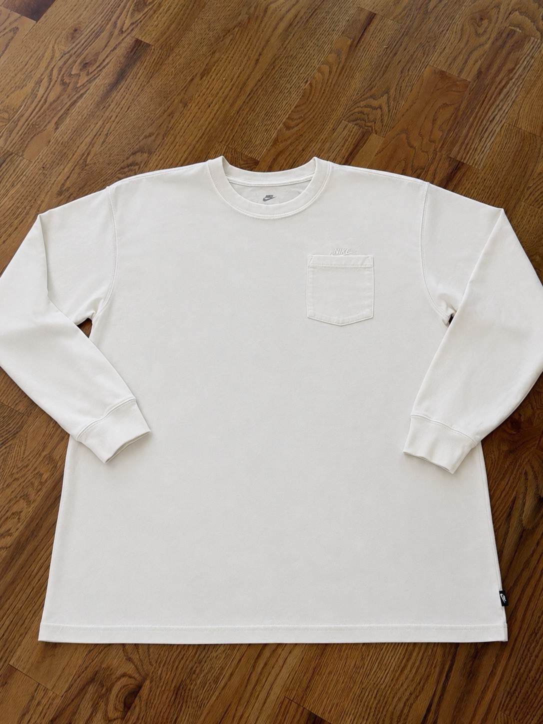 Nike Sportswear Premium Essential Long-Sleeve Pocket T-Shirt White Size XL gallery