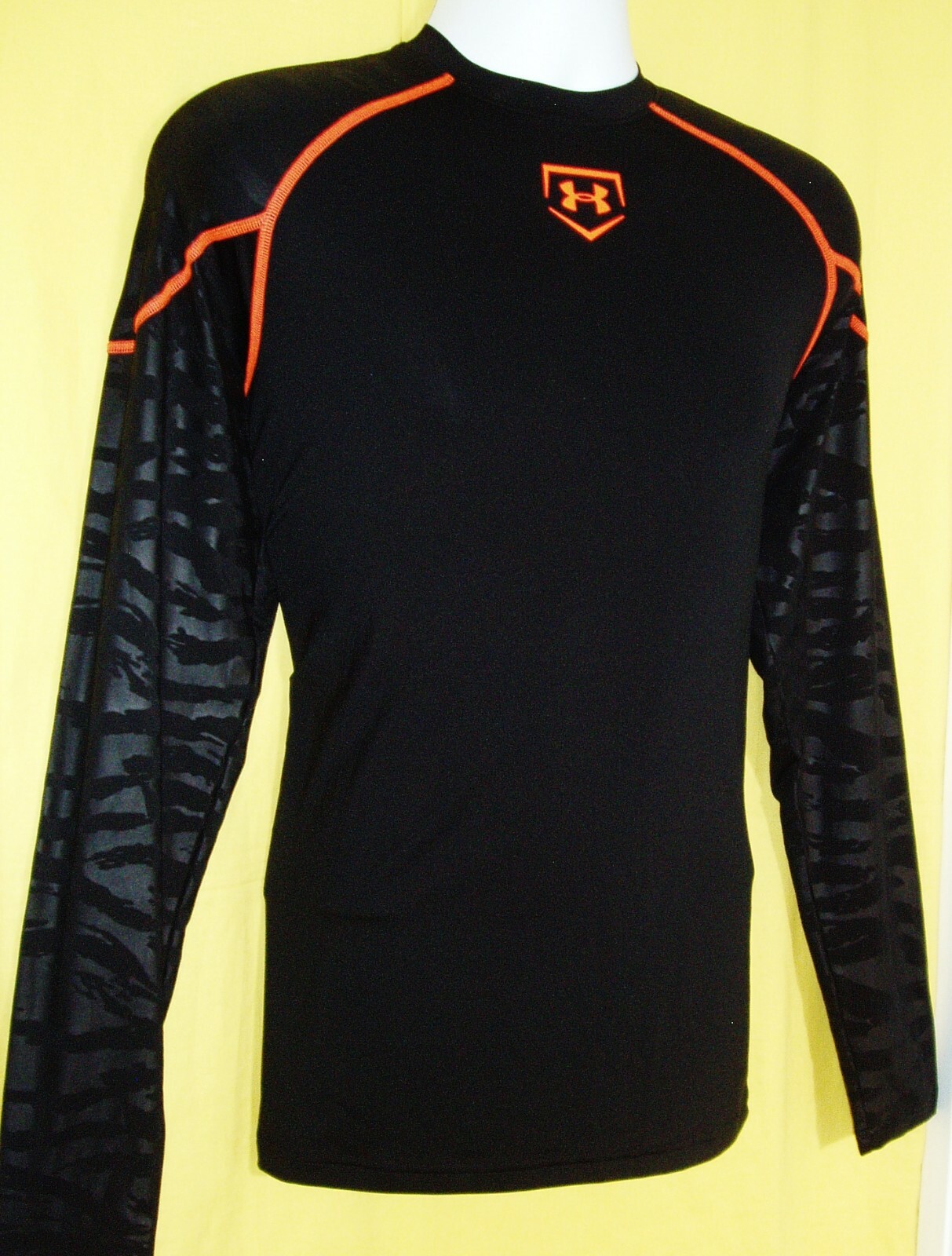 UNDER ARMOUR HEAT GEAR MEN'S ACTIVE WEAR LONG SLEEVE LOGO SHIRT STRETCHY M NWOT gallery
