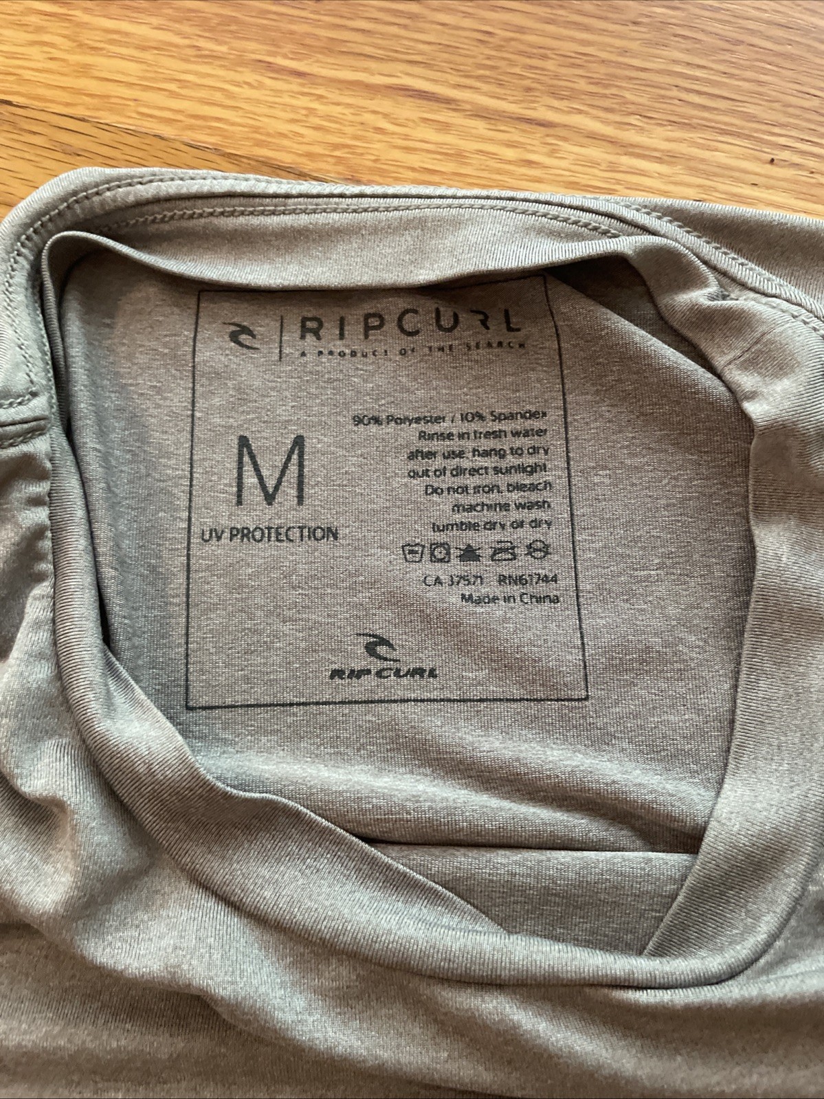 Rip Curl Mens UPF 50 UV Protection Gray Long Sleeve Swim Shirt Rashguard gallery