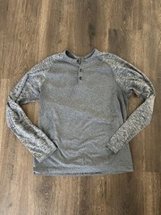 Lululemon Metal Vent Tech Henley Gray Heather Lightweight Performance S