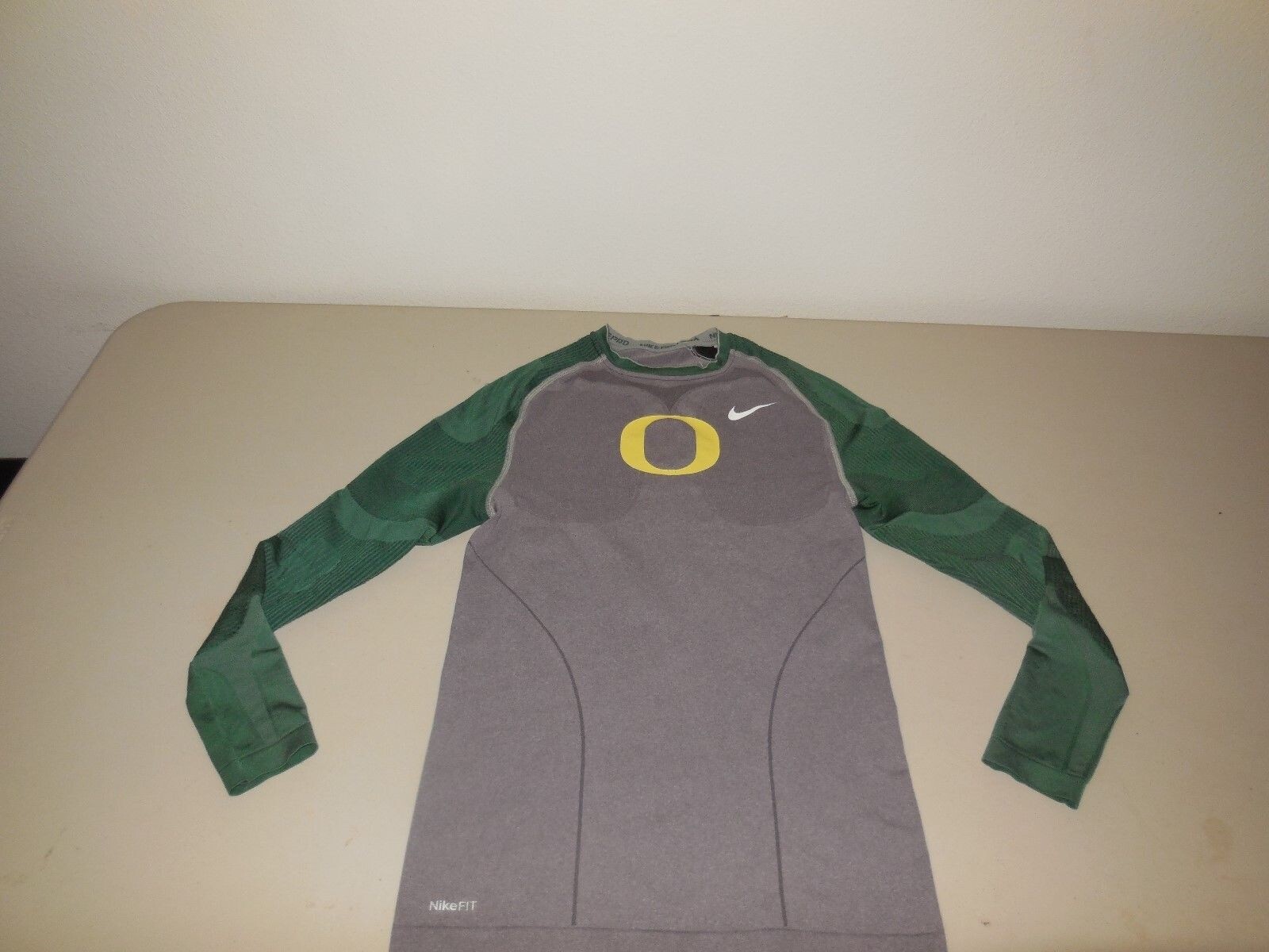 Nike Oregon Ducks Baseball Compression Shirt Authentic Team Issue Men's Medium M gallery