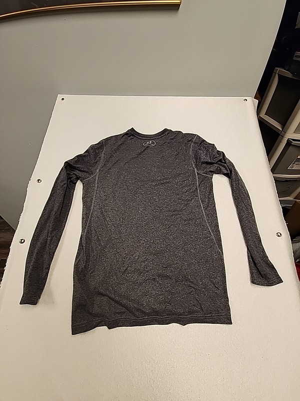 (#38) Under Armour Pittsburgh Pirates Long Sleeve Grey Thermal Youth XL Baseball gallery