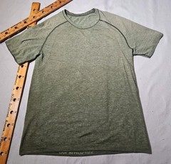 Lululemon Shirt Mens L Green Moss Metal Vent Tech Active Performance Stretch Tee
