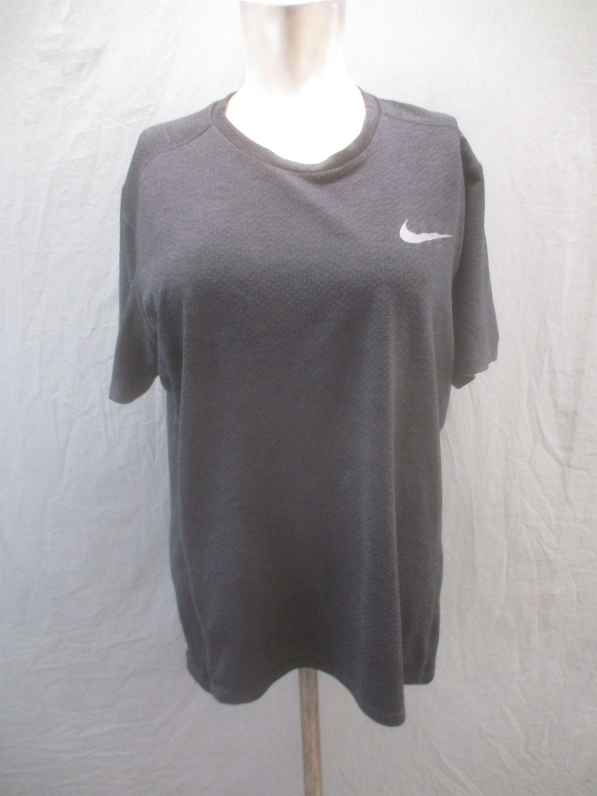 Nike Size L Men Gray Short Sleeve Crew Neck Logo Dri Fit Activewear TShirt 548 gallery