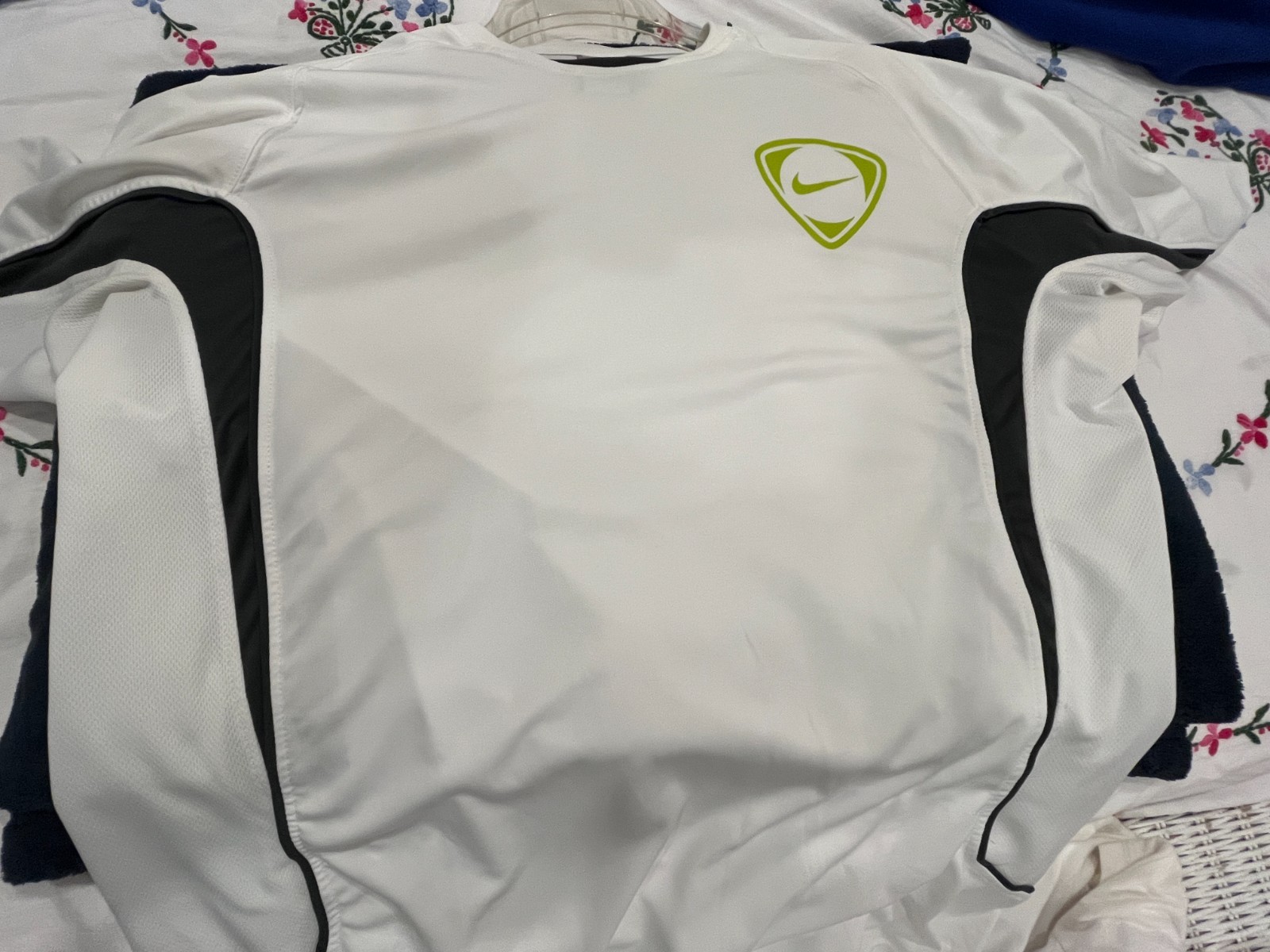 Nike Fit Dry-Dri-Fit Fitness T-Shirt White Size XL RARE DESIGN TIEMPO gallery