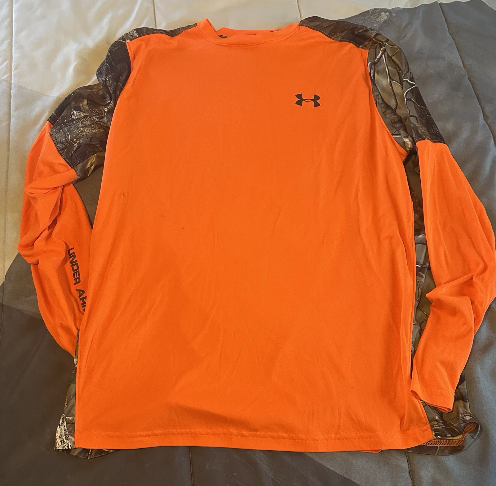 Under Armor Men’s Medium Hunter Orange/Camo Long Sleeve gallery